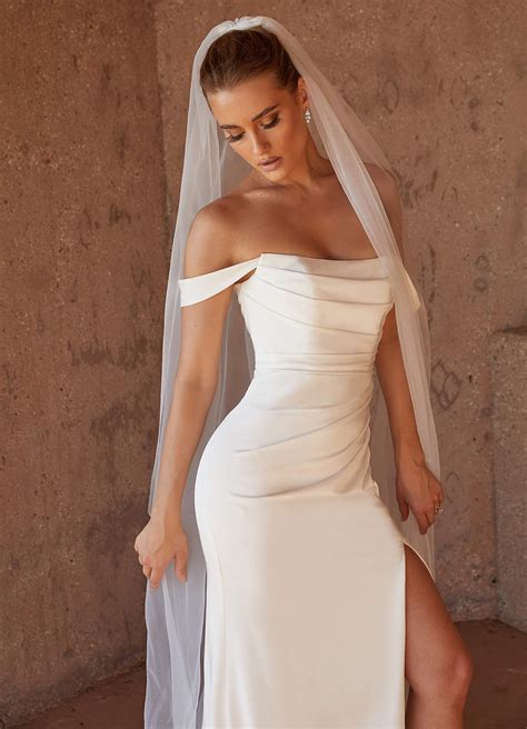 are azazie dresses made in china
